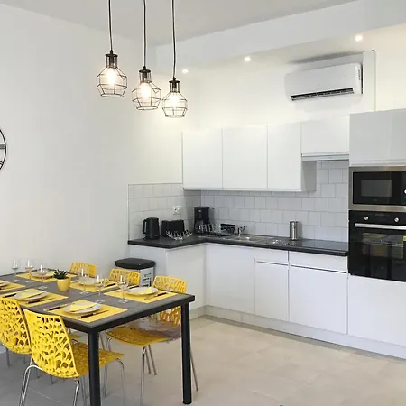 Lumea 80m2 Climatise Parking Proche Sanctuaire Apartman *
